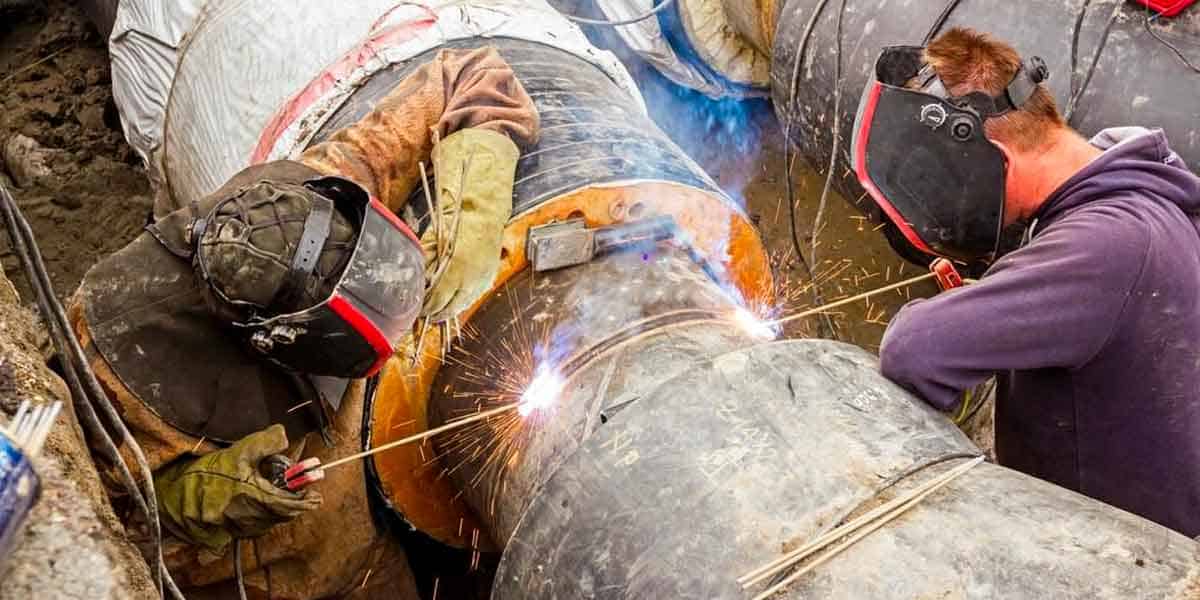 pipeline workers welding pipe