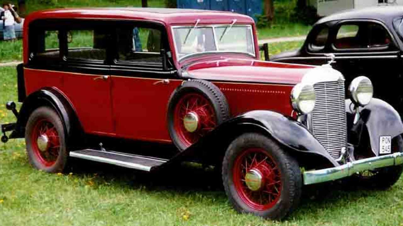 1932 DeSoto Six Series SC 4-Door Sedan
