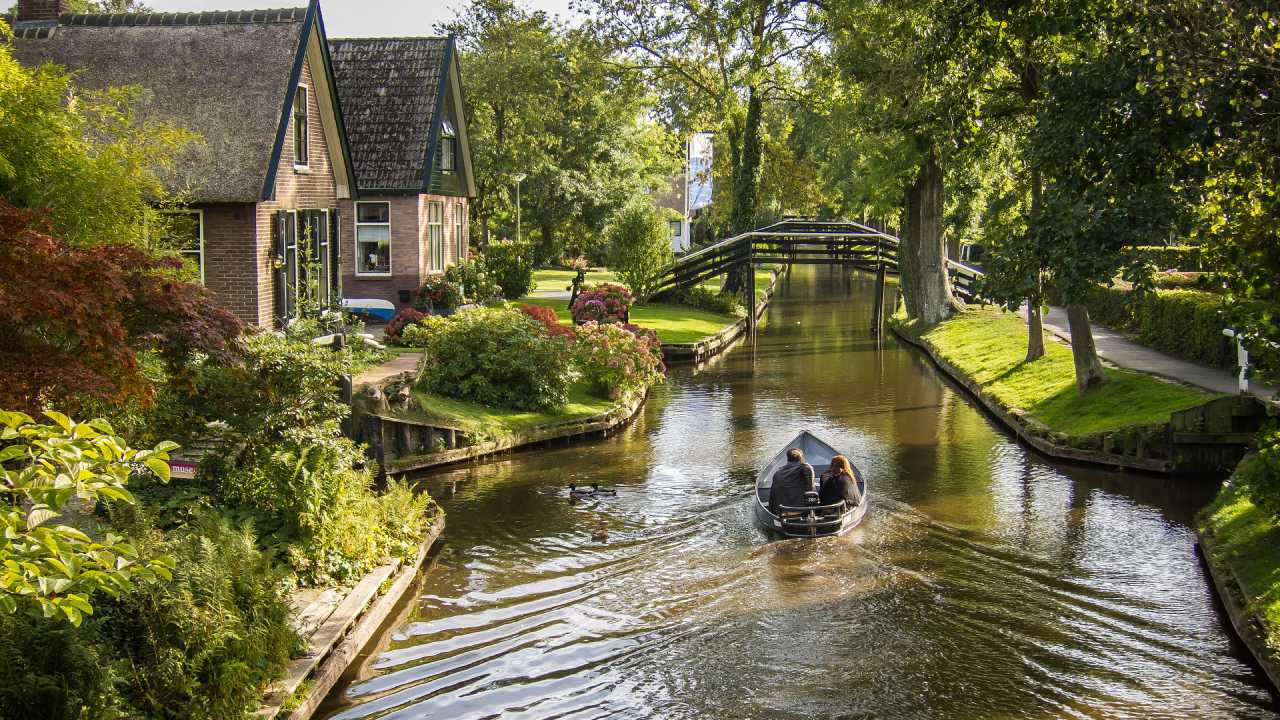 Giethoorn netherlands waterway